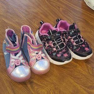 Little girl's tennis shoes